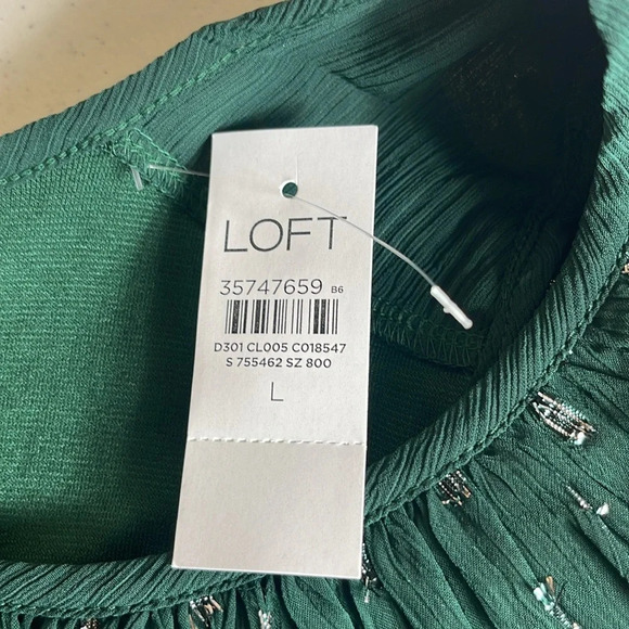 Loft
Shimmer Dotted Ruffle Yoke Mixed Media Top Sz L - Picture 10 of 11